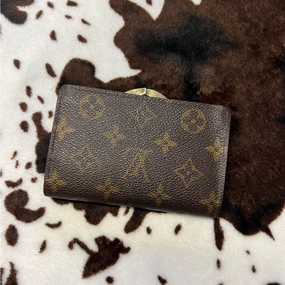 Louis Vuitton Kisslock Wallet - Picture 2 of 7